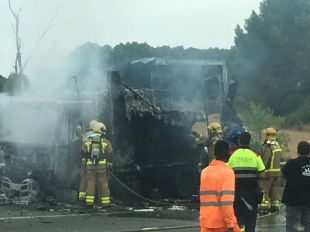 S'incendia un camió a l'AP-7 a l'alçada de Borrassà