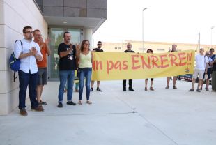Investiguen quatre persones per un enfrontament verbal mentre penjaven llaços a Palamós