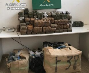 Un detingut a la Jonquera per portar més de mitja tona d'haixix en una furgoneta robada 
