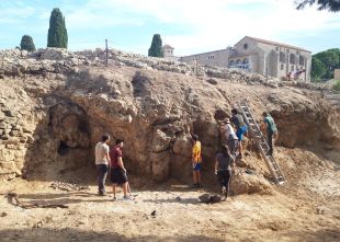 Surt a la llum la façana portuària de la ciutat grega d'Empúries