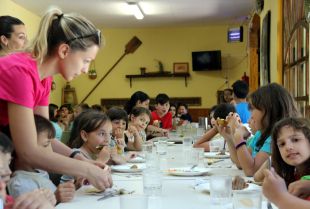 Quatre cases de colònies eduquen contra el malbaratament alimentari