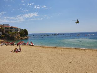 Mor una persona d'aturada cardíaca a la platja de Canyelles Petites a Roses