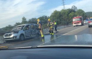 Tallada l'N-II a Quart per l'incendi d'una furgoneta