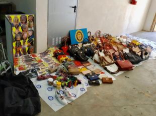 Roses incrementa la pressió policial sobre el top manta i intensifica els decomisos