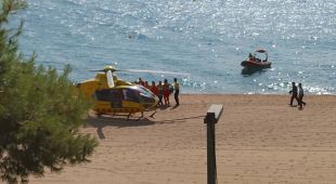 Ferit greu un home de 49 anys en ofegar-se a la platja de Blanes