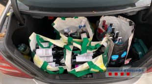 Detinguda una parella per robar 1.015 euros en ampolles de licor en supermercats del Baix Empordà