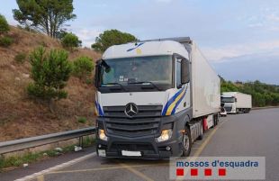 Un camioner detingut per intentar falsejar les dades del tacògraf