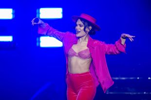Jessie J aixeca els ànims i l'autoestima del públic de Peralada