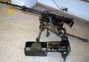 Detinguda una parella a la Jonquera que duia una metralladora del 1944 i armes de guerra