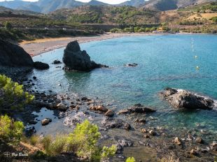 Ferida greu una noia després de caure d’unes roques en una cala de Llançà 