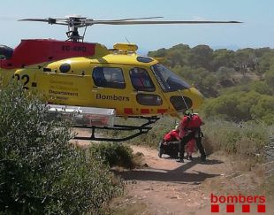 Rescaten amb helicòpter una excursionista ferida al turmell a Cala Murtra de Roses