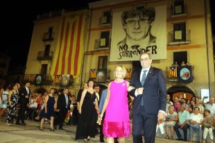 Quim Torra es marca una 'Sardana de l'Alcalde' al poble de Puigdemont