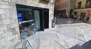 Roben en ple carrer al propietari d'una administració de loteria a Besalú