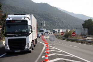Trànsit alerta d'un possible col·lapse a l'AP-7 i l'N-II a la Jonquera durant la cimera del G7 a Biarriz