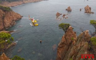 Mor un home en caure d'uns 15 metres a la via ferrada de Sant Feliu de Guíxols