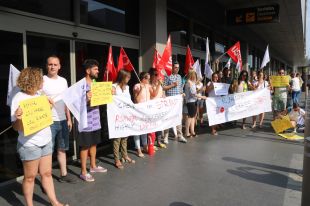 Denuncien Ryanair per no pagar l'antiguitat pactada als treballadors