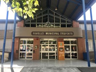 Salt comença les obres per acabar amb les goteres al pavelló municipal