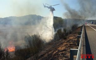 Es declaren dos incendis als vorals de l'AP-7 a l'Alt Empordà