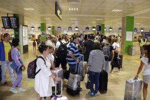 L'aeroport de Girona segueix caient i al setembre perd un 7,9% de passatgers