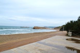 Ferit crític un banyista que s'ha ofegat a la platja del Moll Grec de l'Escala