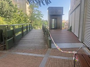 Girona estudia com evitar més atacs vandàlics a l'ascensor que uneix Vista Alegre i les Pedreres