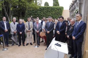 Crida a la unitat davant la tomba del president Irla