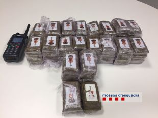 Dos detinguts per transportar quatre quilos d'haixix en l'interior d'un turisme a Figueres