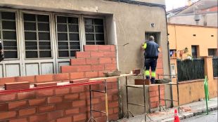 Un detingut i dotze denúncies per consumir drogues i alcohol a la via pública a Figueres