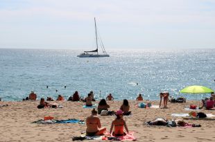 Els hotelers de Lloret compren una dessaladora mòbil per omplir piscines i garantir aigua de boca