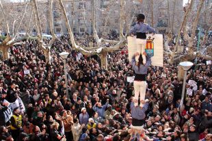 Més de 3.000 persones es manifesten a Salt per la pau i la convivència
