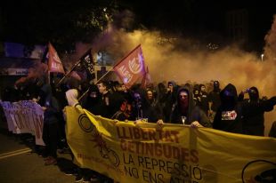 Primeres accions dels CDR a Girona: llançament d'ous a la Guàrdia Civil i carrers tallats