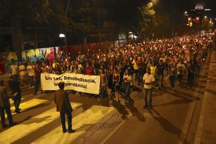 Més de 13.000 persones participen de la marxa de torxes a Girona per commemorar l'1-O