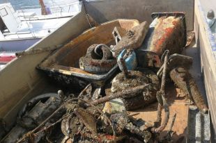  Retiren 26 objectes d'uns 500 kg del fons marí de Cadaqués
