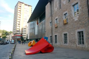 La Delegació de la Generalitat a Girona despenja la pancarta en suport als presos polítics