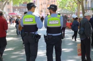 Nou persones denunciades per fer una festa il·legal dins un bar a Figueres