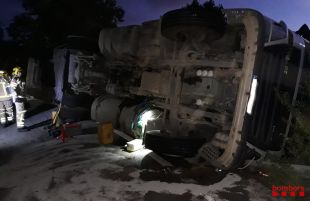 Bolca un camió que transportava porcs i talla l'N-II a Bàscara