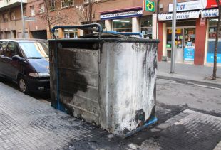 Cremen nou contenidors en una nit a Girona i sis més repartits entre Salt, Platja d'Aro i Olot