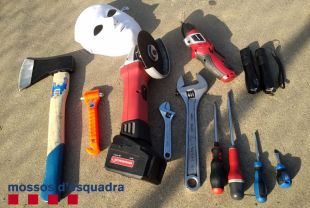 Onze detinguts que saquejaven cotxes als aparcaments de les platges del Baix Empordà