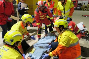 Més de 400 persones participen en un simulacre d'emergències al túnel del TAV al Pertús
