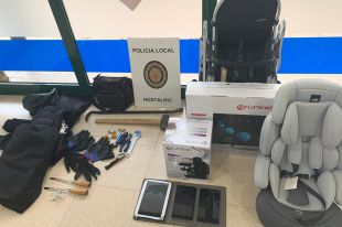 Dos detinguts per robar 'tablets', un televisor i un cotxet a Hostalric 