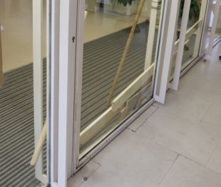 Els estudiants de la UdG mantenen el bloqueig a bona part de les facultats