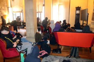 Els CDR ocupen l'Ajuntament de Girona en protesta per la suspensió dels concerts i les barraques