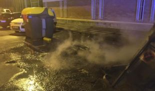 Identifiquen i denuncien un jove que va calar foc a cinc contenidors sortint de festa per Blanes