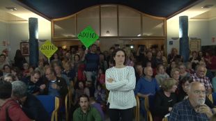 La protesta d'un grup de veïns contra la pujada d'impostos a Olot obliga a suspendre el ple