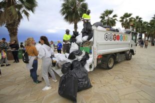 Recullen quatre tones de deixalles en una eco-marxa a Blanes