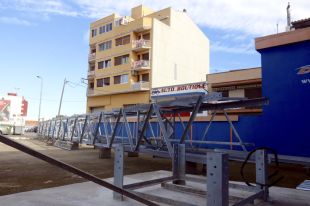 Figueres atura l'obra de la polèmica antena de telefonia del Rally Sud