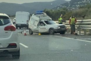 Encalcen la furgoneta d'uns operaris que netejaven el voral de la C-31 a Calonge