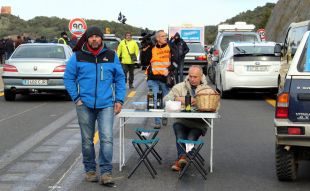 El tall de la Jonquera ja compta amb una cuina i lavabos per passar tres dies