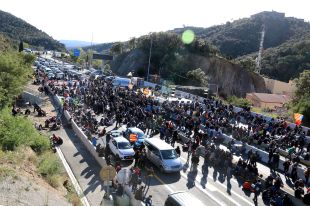 Els transportistes denunciaran penalment ''els responsables'' del tall de l'AP-7 a la frontera 