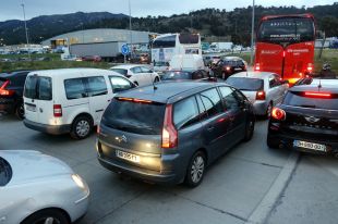 El tall a l'AP-7 afecta l'N-II en onze quilòmetres entre Capmany i la Jonquera